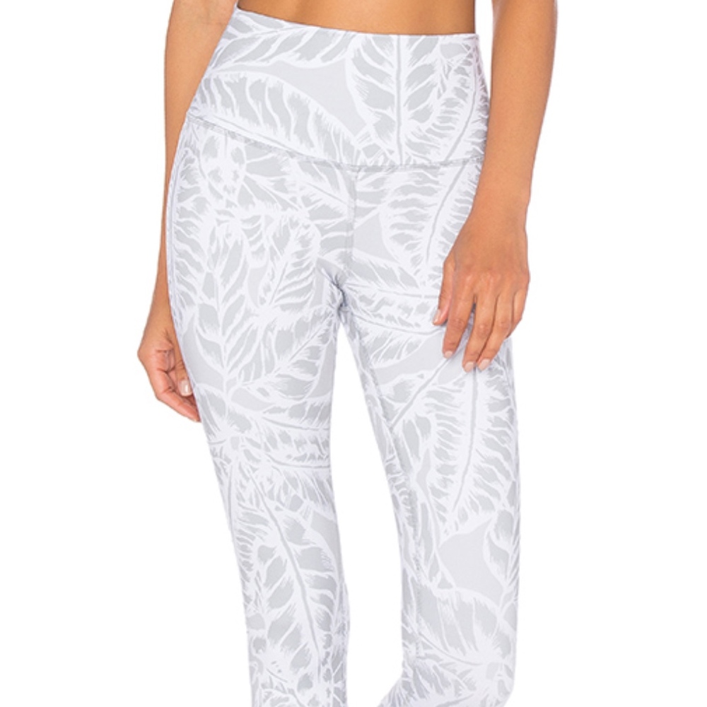 Alo Yoga High Waisted Airbrush Capris Pants